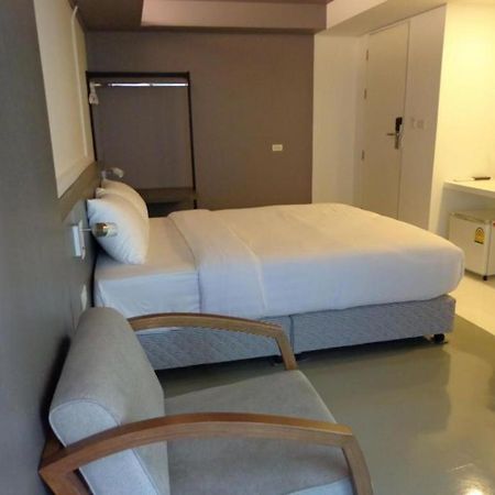 Silom Studios Бангкок Экстерьер фото