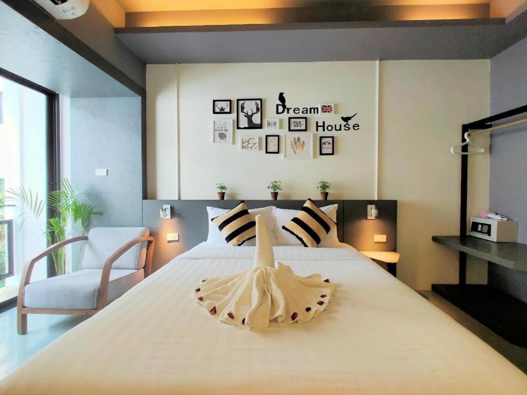 Silom Studios Бангкок Экстерьер фото