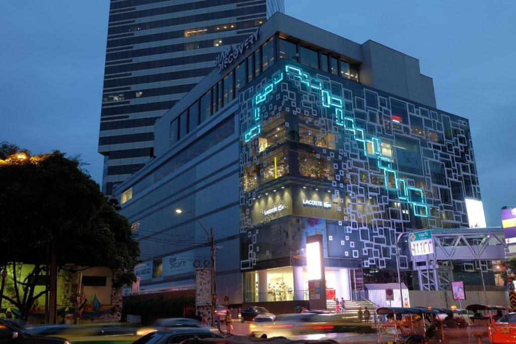 Silom Studios Бангкок Экстерьер фото
