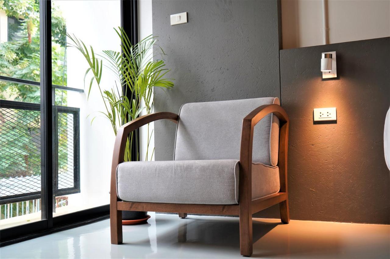 Silom Studios Бангкок Экстерьер фото