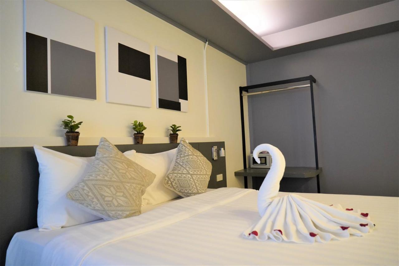 Silom Studios Бангкок Экстерьер фото