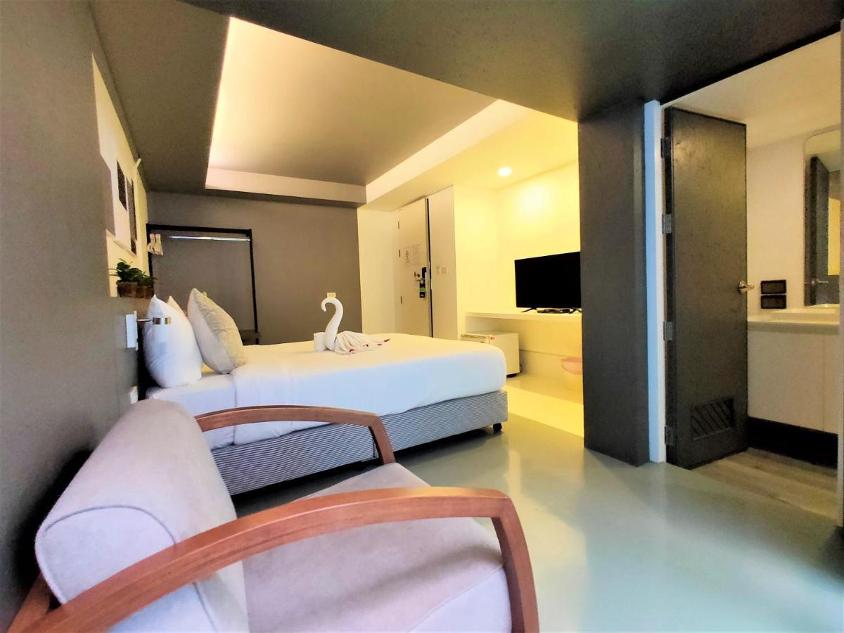 Silom Studios Бангкок Экстерьер фото