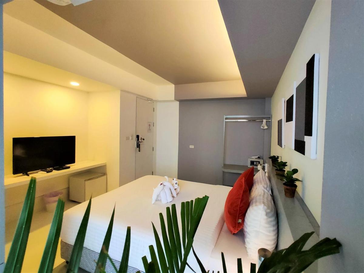 Silom Studios Бангкок Экстерьер фото