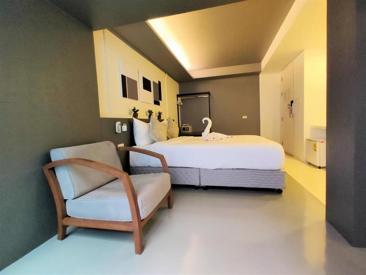 Silom Studios Бангкок Экстерьер фото