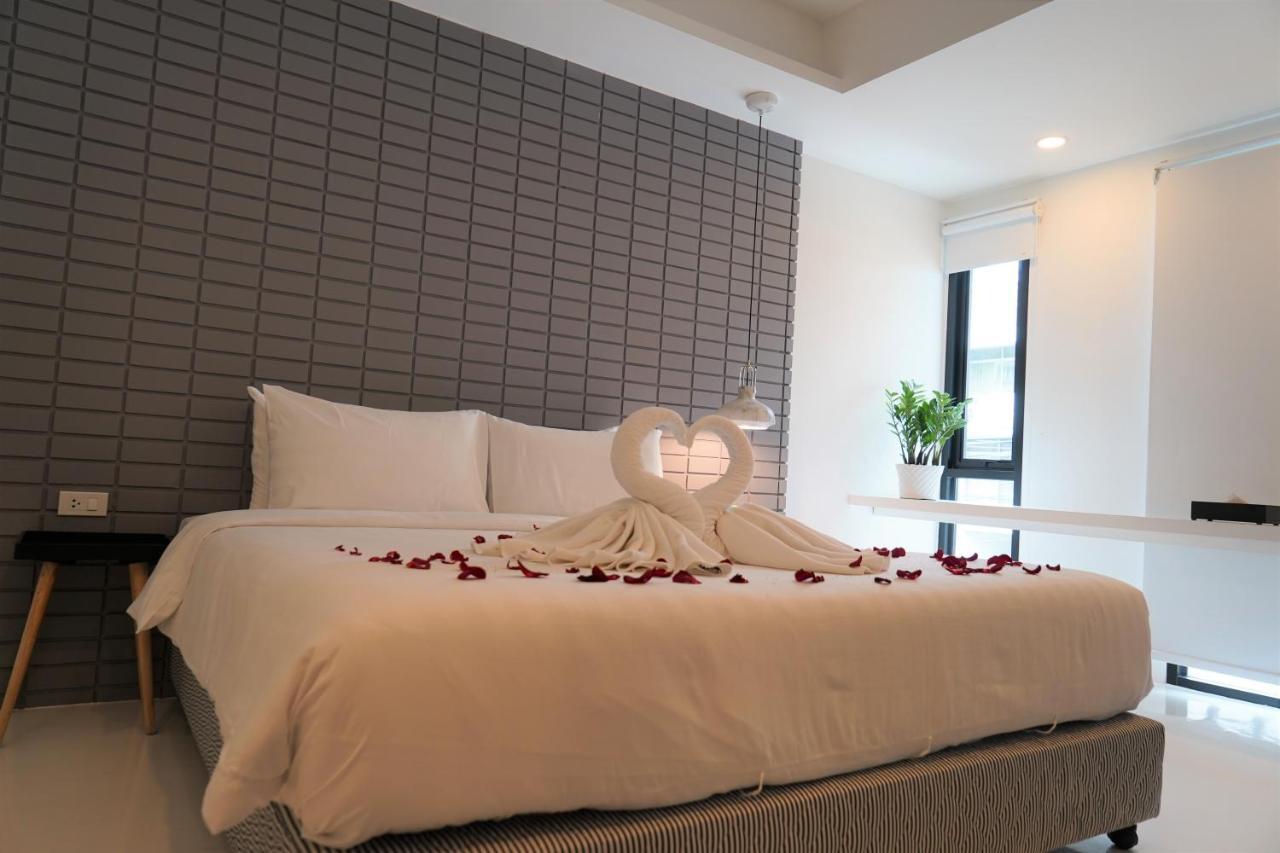 Silom Studios Бангкок Экстерьер фото