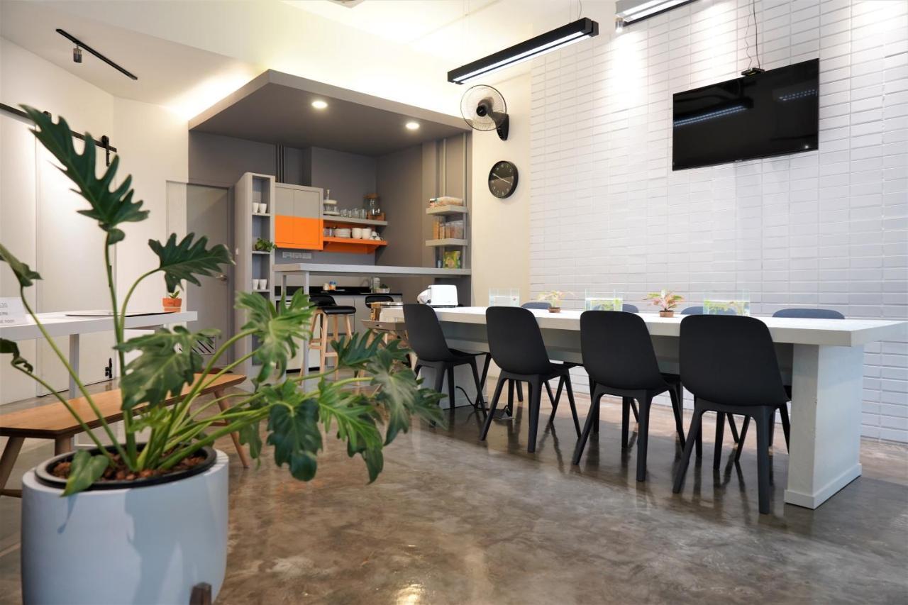 Silom Studios Бангкок Экстерьер фото