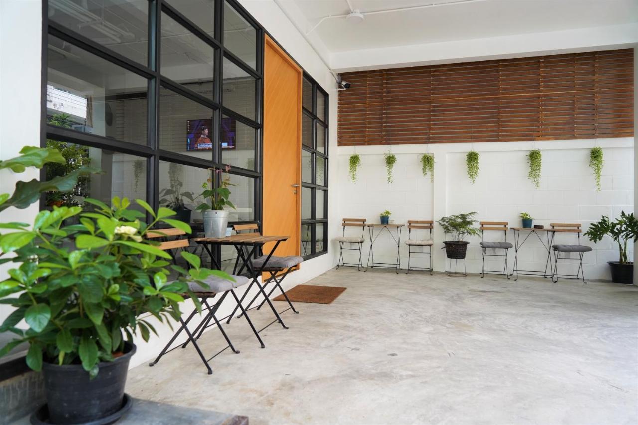 Silom Studios Бангкок Экстерьер фото