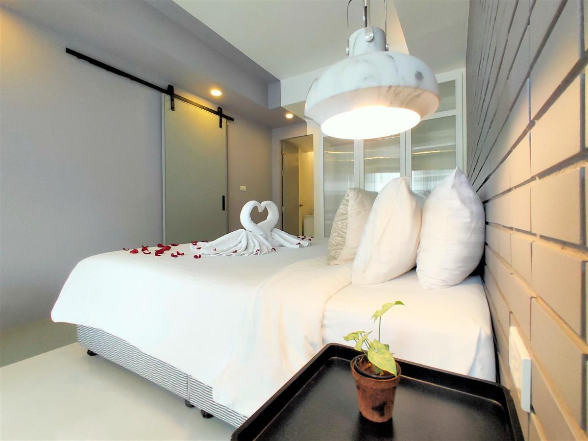 Silom Studios Бангкок Экстерьер фото